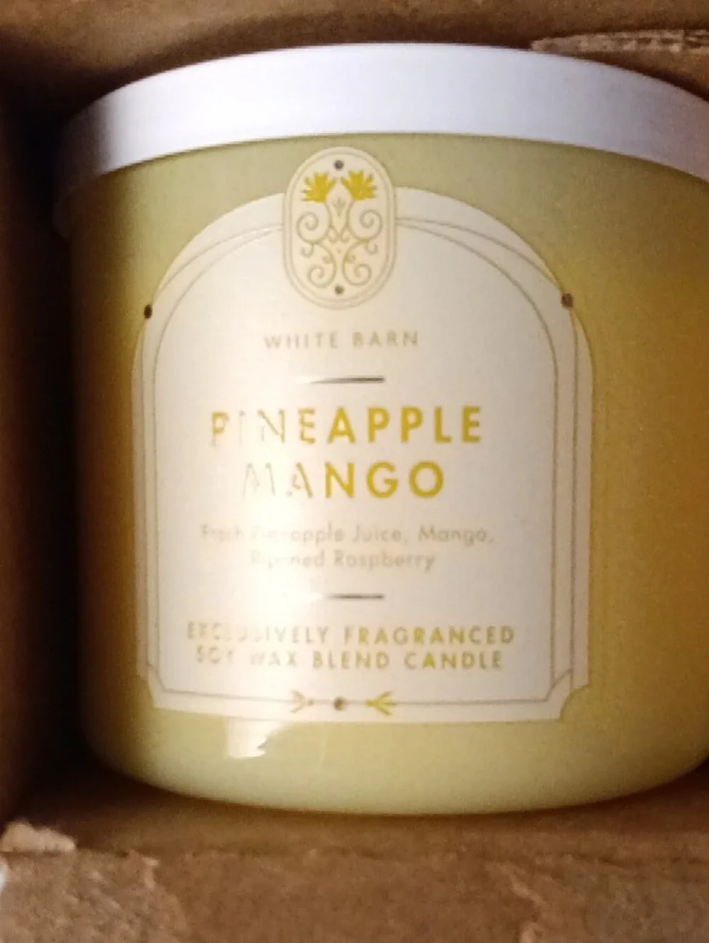 🍍White Barn Pineapple Mango Candle in Yellow🍍 - Picture 3 of 4